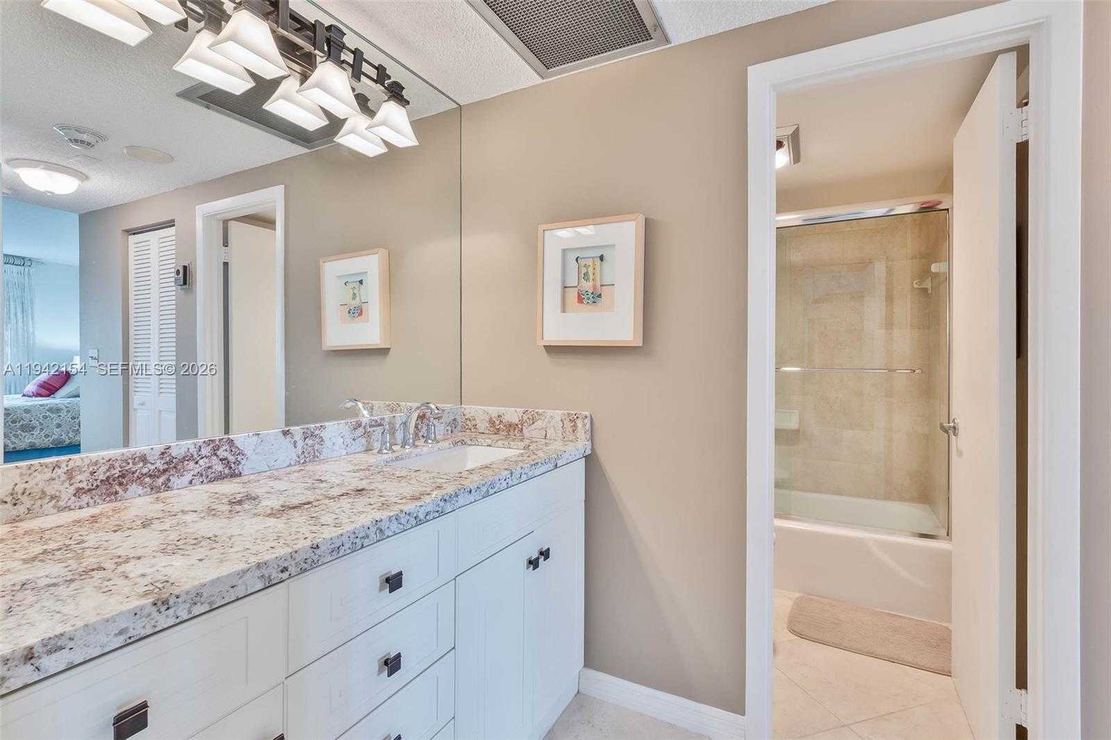 Small Image of 500 BAYVIEW DR #617, Sunny Isles Beach Number 24