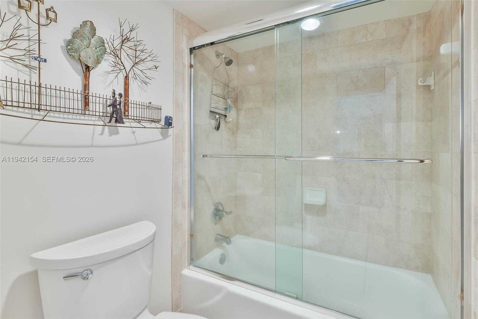 Small Image of 500 BAYVIEW DR #617, Sunny Isles Beach Number 25