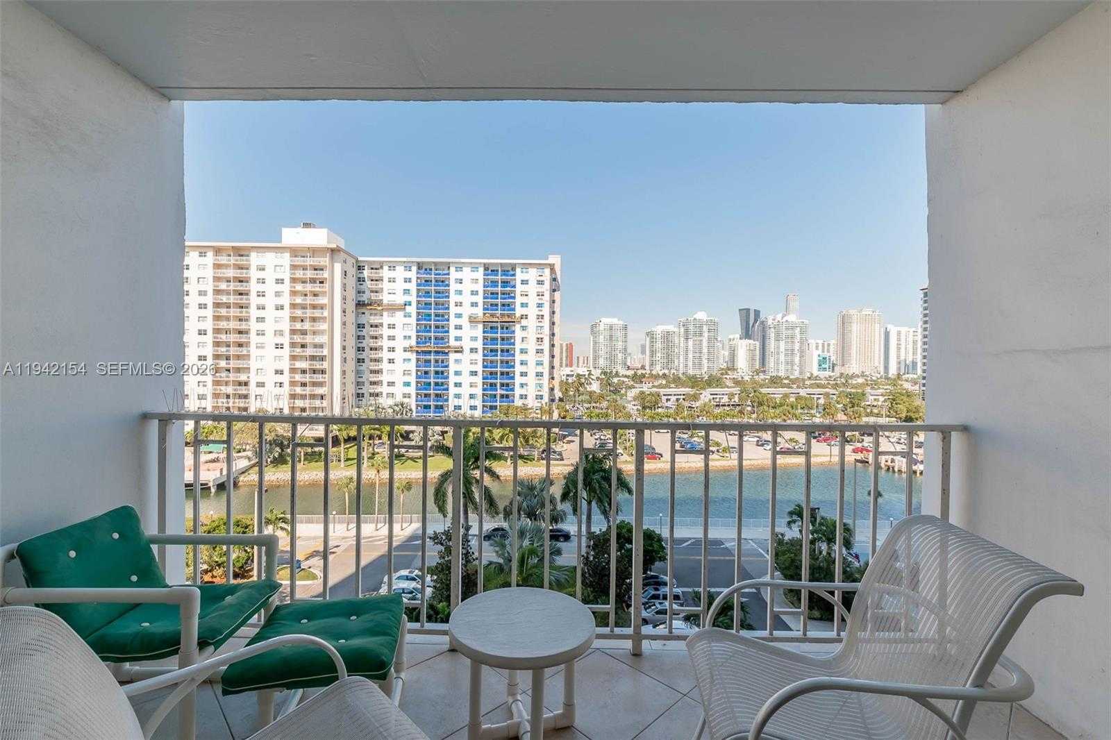 Small Image of 500 BAYVIEW DR #617, Sunny Isles Beach Number 6