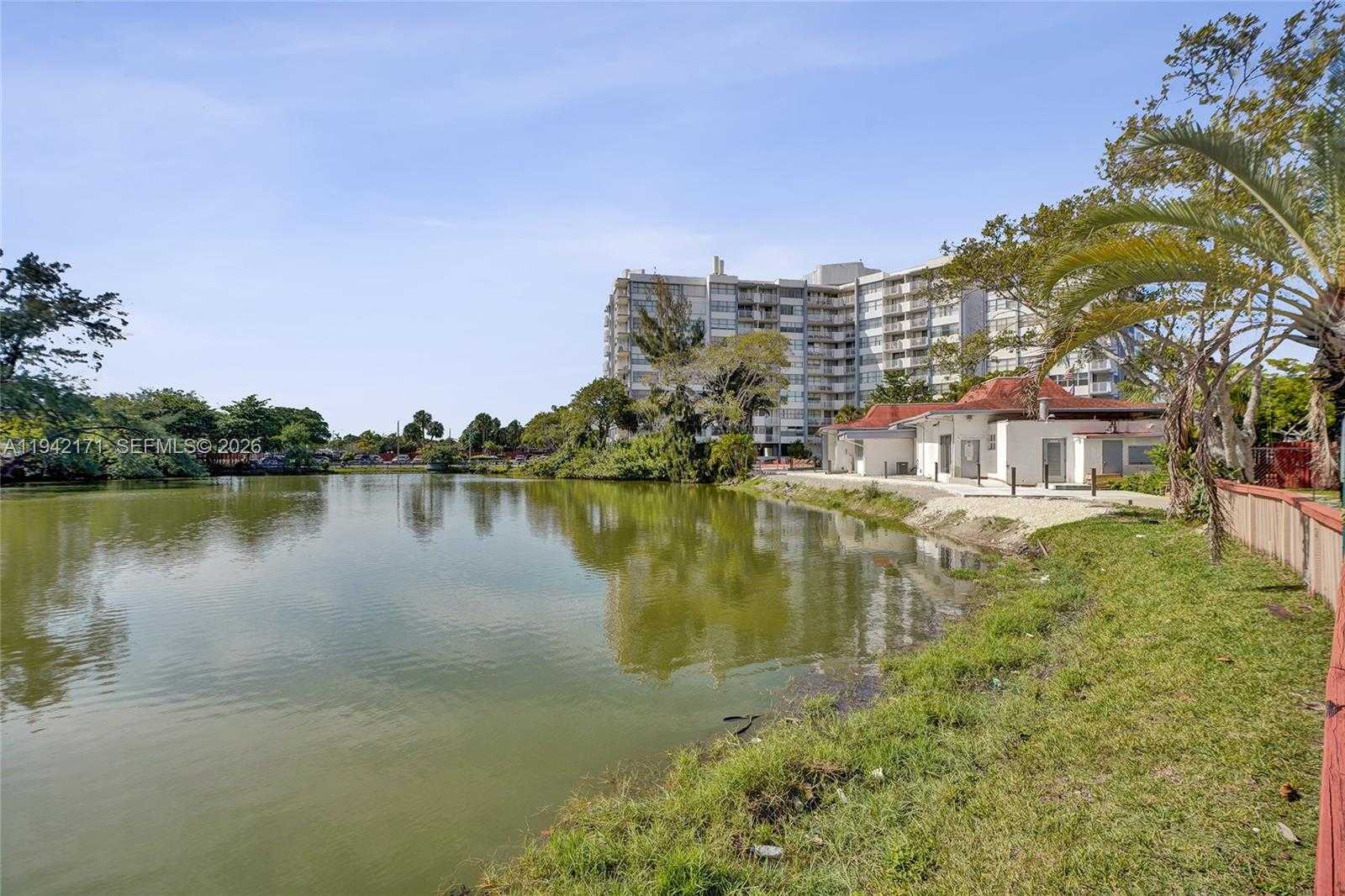 Small Image of 1300 NORTH EAST MIAMI GARDENS DR #320E, Miami Number 6