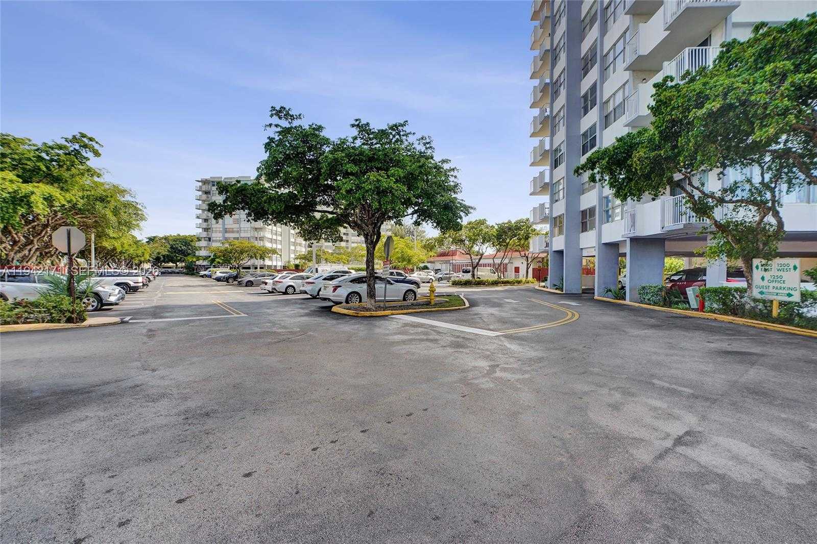 Small Image of 1300 NORTH EAST MIAMI GARDENS DR #320E, Miami Number 8