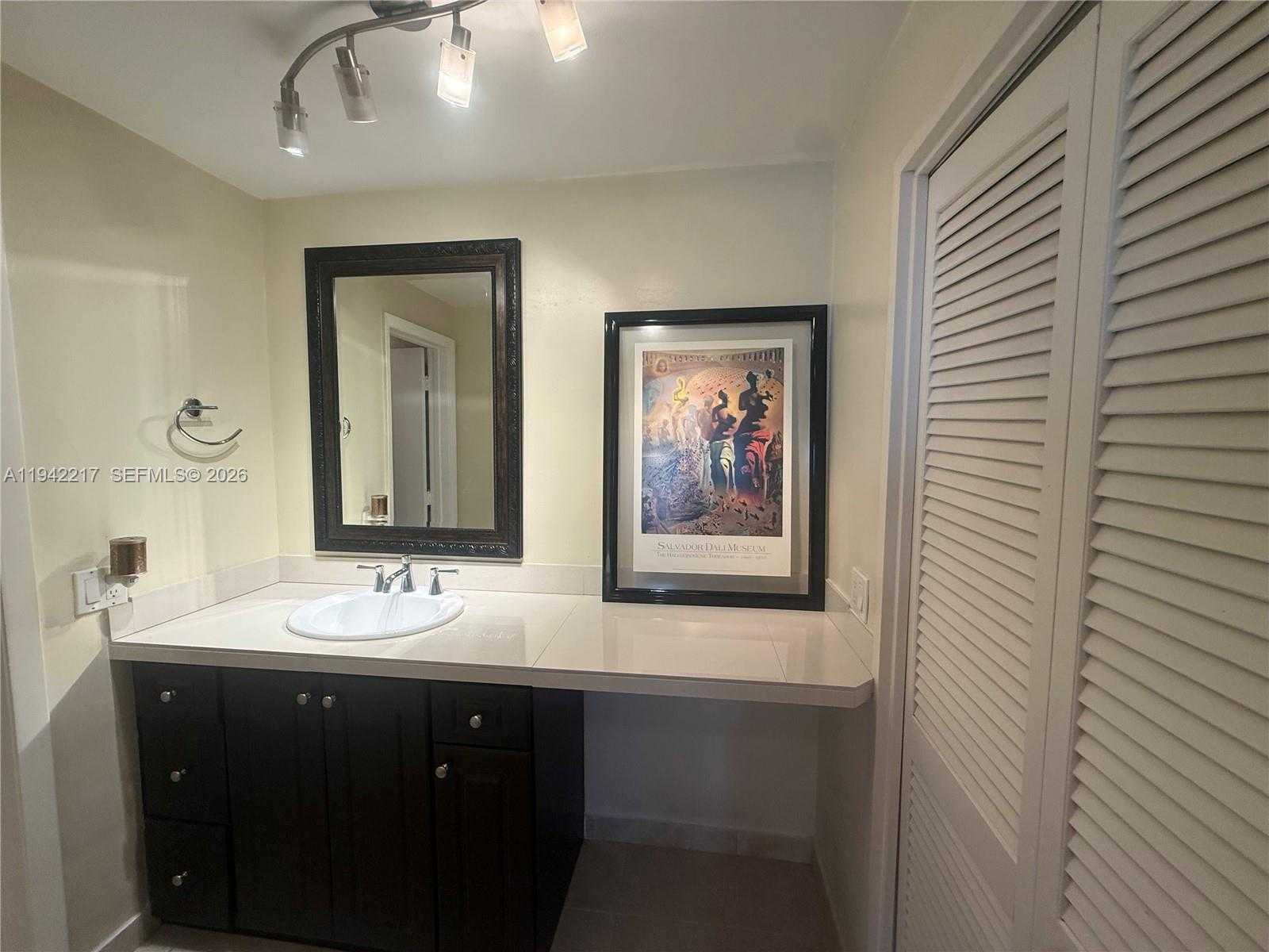 Small Image of 3505 SOUTH OCEAN DR #310, Hollywood Number 9