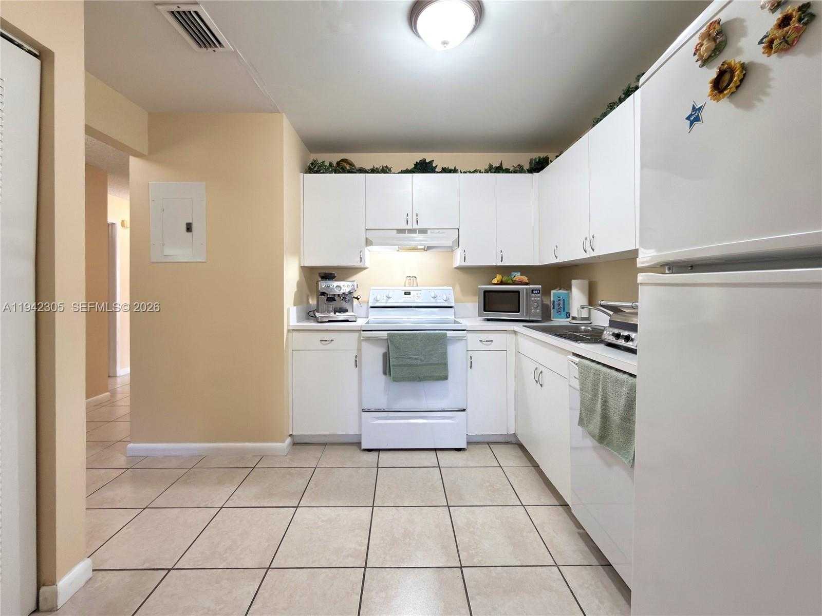 Small Image of 14911 SOUTH WEST 80TH ST #221, Miami Number 13