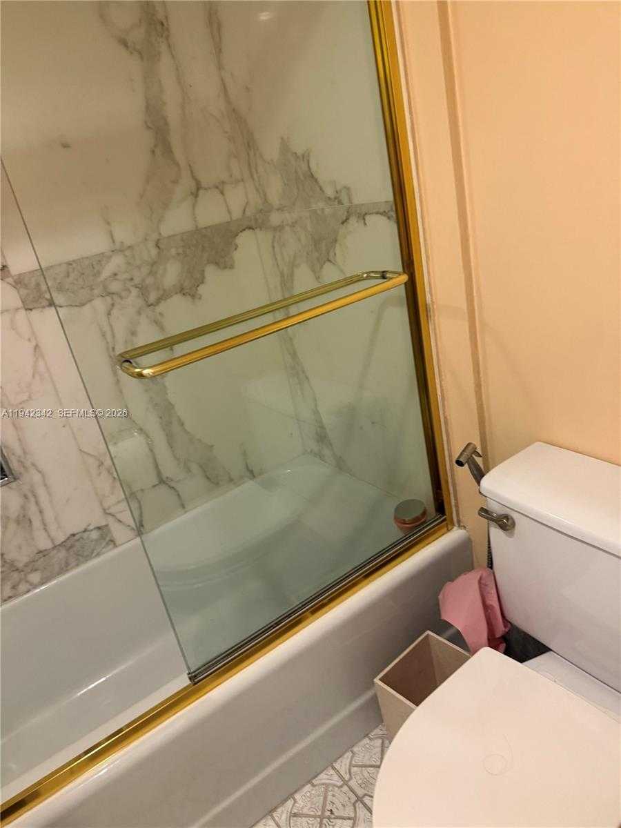 Small Image of 1 LAS OLAS CIR #306, Fort Lauderdale Number 8