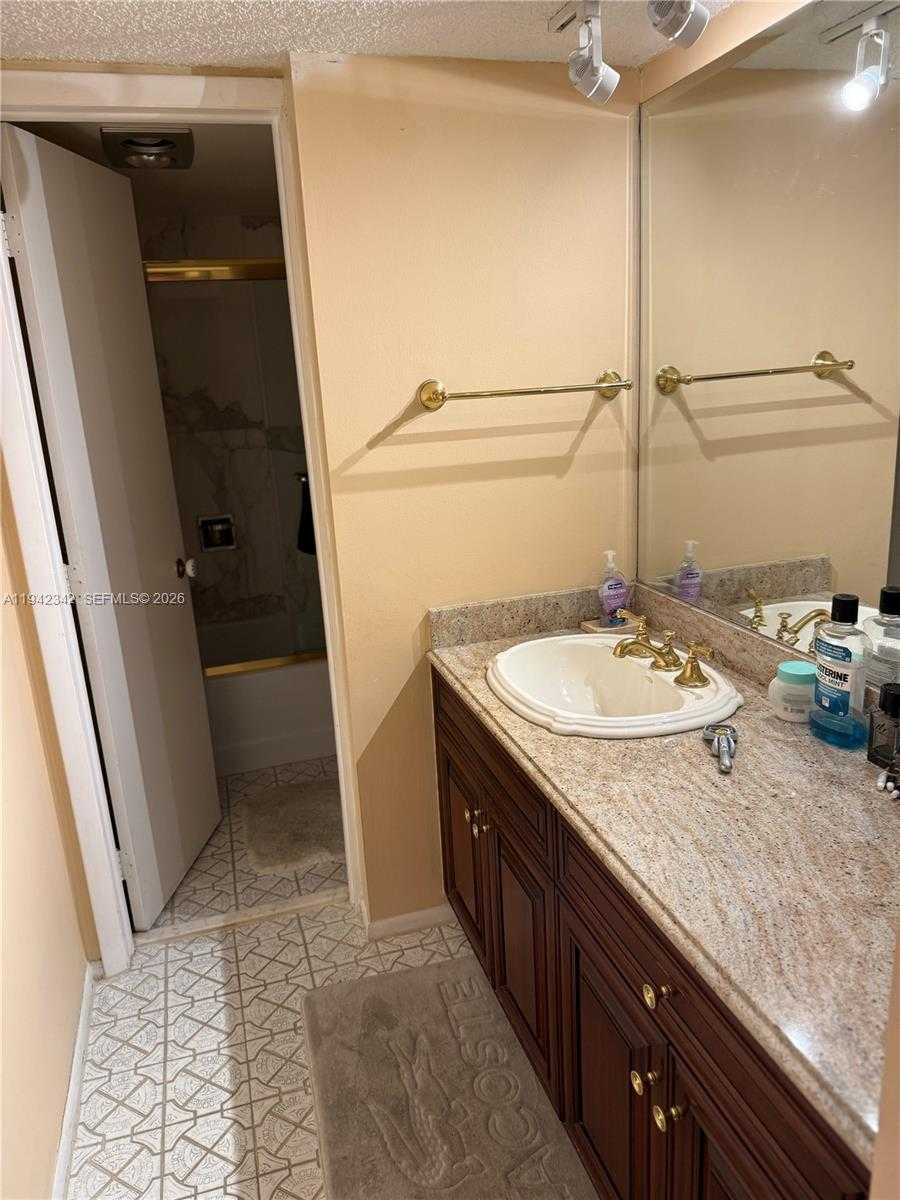 Small Image of 1 LAS OLAS CIR #306, Fort Lauderdale Number 9