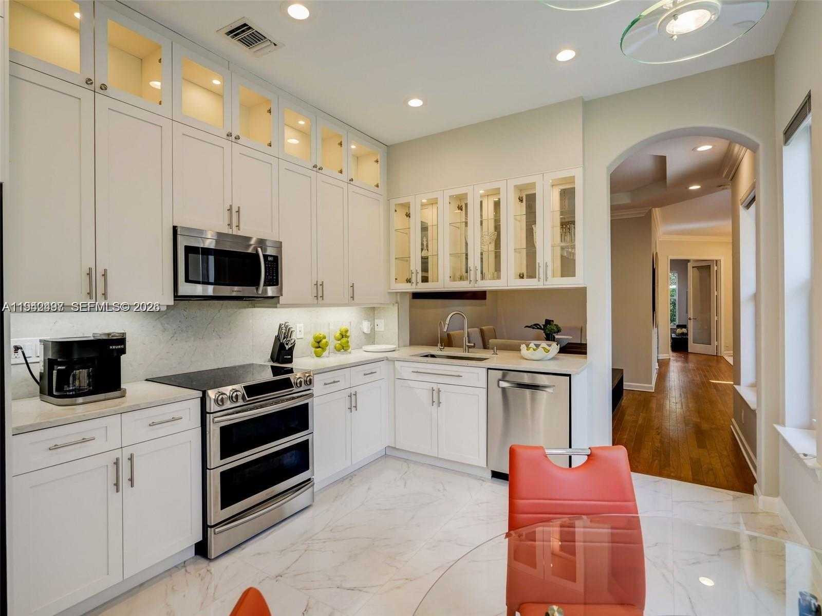 Small Image of 963 SOUTH HARBOR VW S, Hollywood Number 13