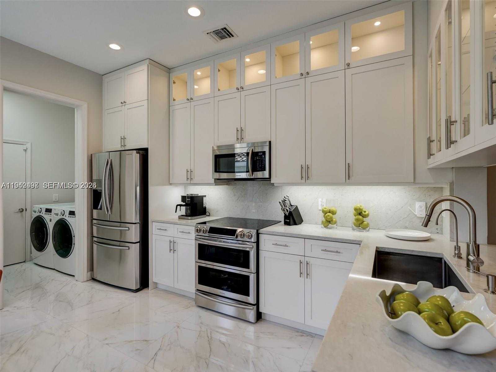 Small Image of 963 SOUTH HARBOR VW S, Hollywood Number 14