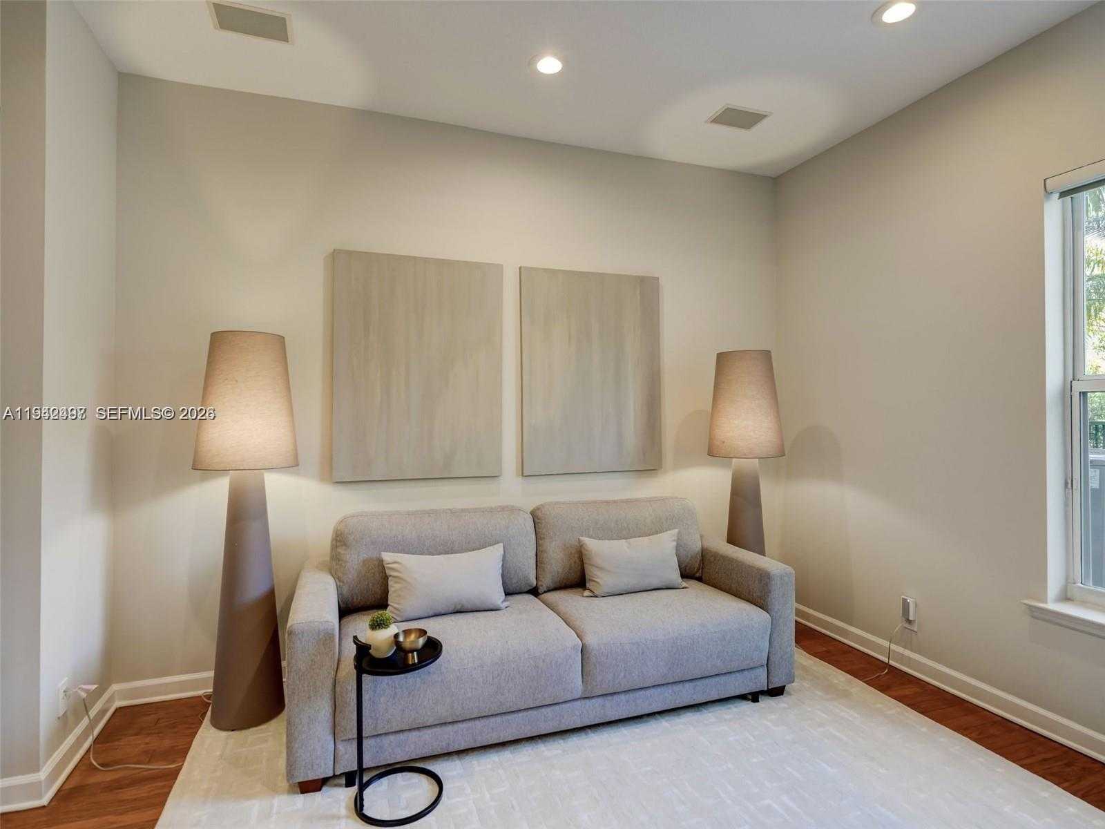 Small Image of 963 SOUTH HARBOR VW S, Hollywood Number 19