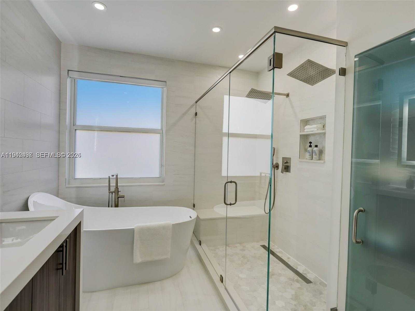 Small Image of 963 SOUTH HARBOR VW S, Hollywood Number 24