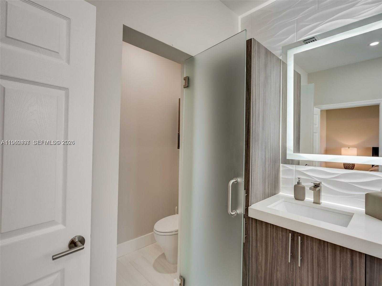 Small Image of 963 SOUTH HARBOR VW S, Hollywood Number 26