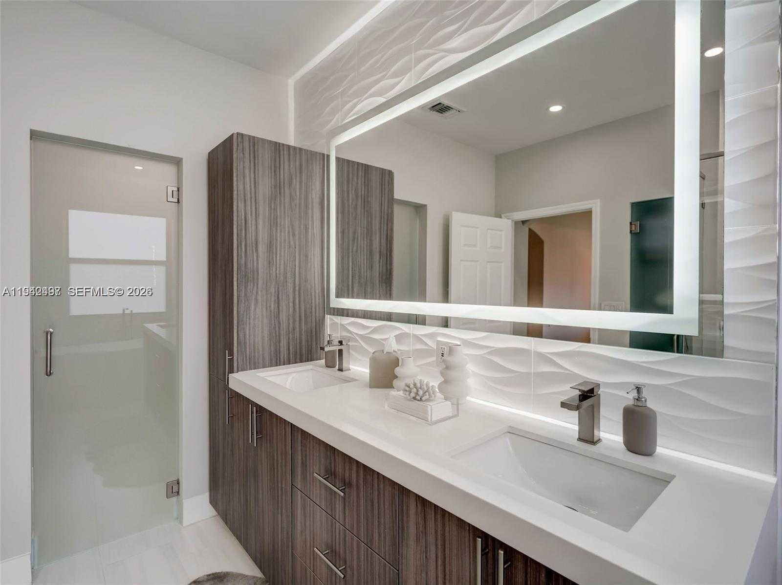 Small Image of 963 SOUTH HARBOR VW S, Hollywood Number 27