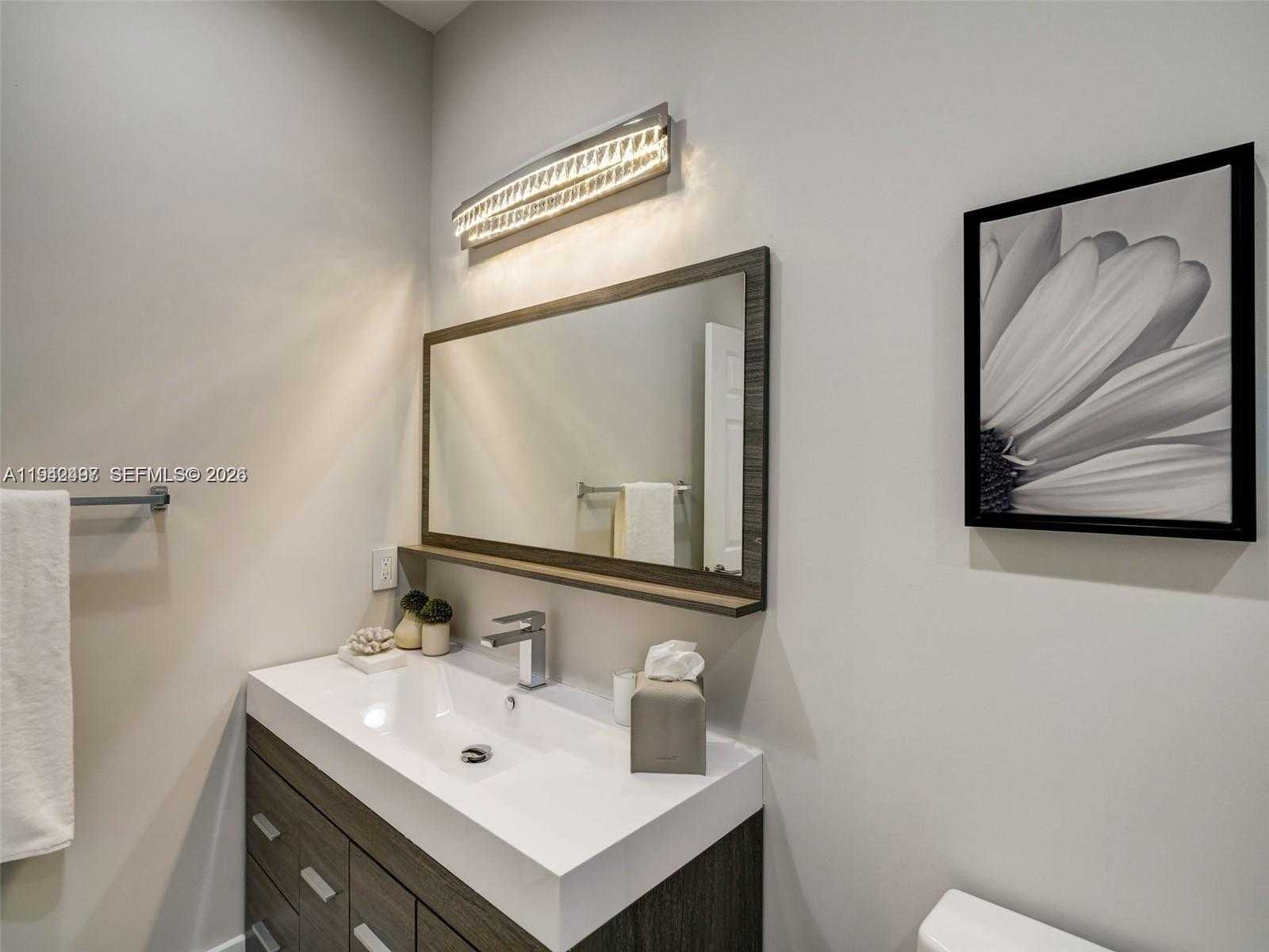 Small Image of 963 SOUTH HARBOR VW S, Hollywood Number 30