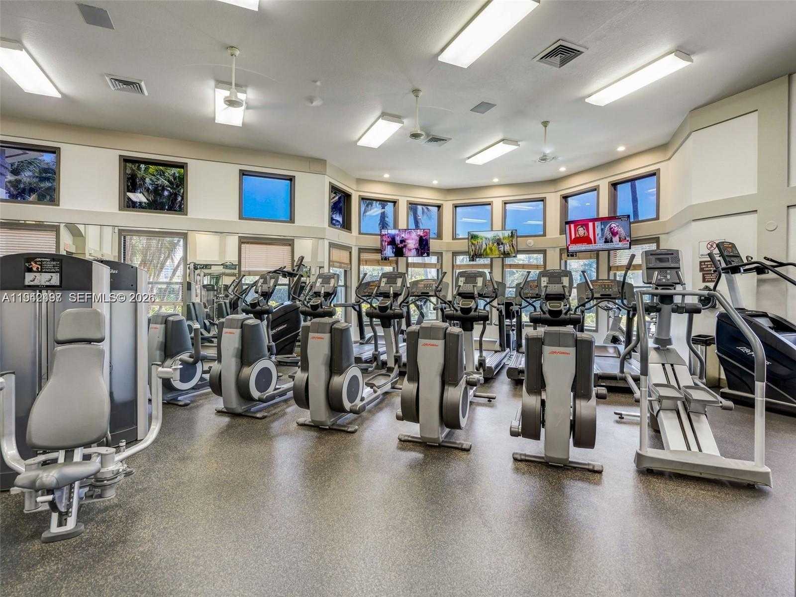 Small Image of 963 SOUTH HARBOR VW S, Hollywood Number 33