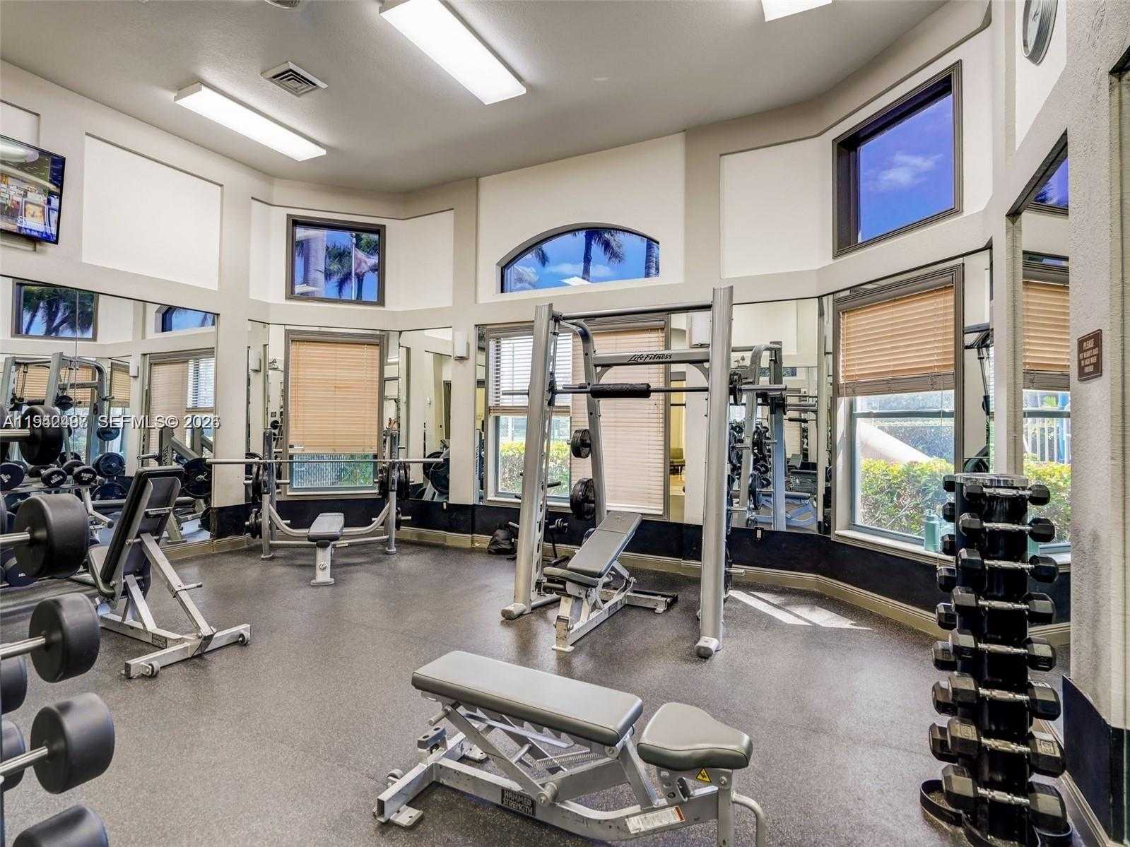 Small Image of 963 SOUTH HARBOR VW S, Hollywood Number 34