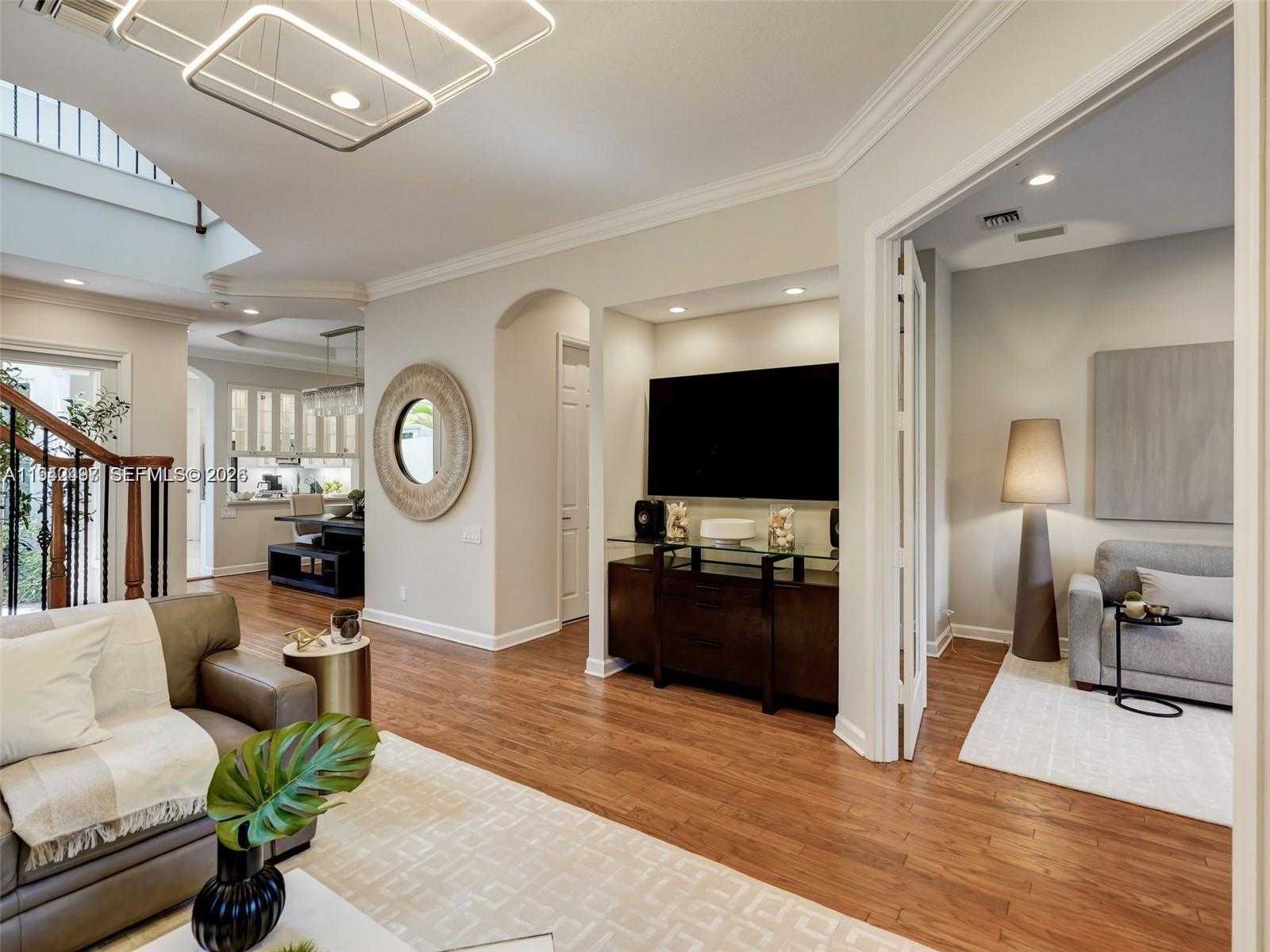 Small Image of 963 SOUTH HARBOR VW S, Hollywood Number 36