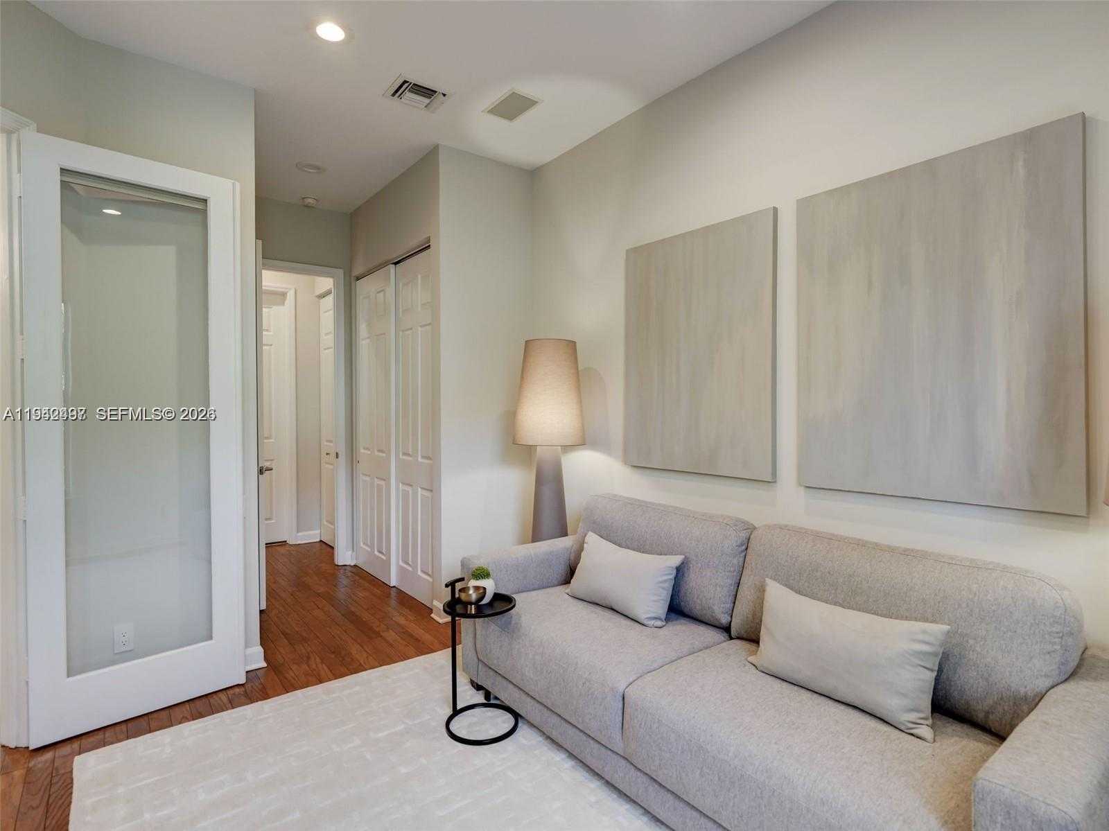 Small Image of 963 SOUTH HARBOR VW S, Hollywood Number 37