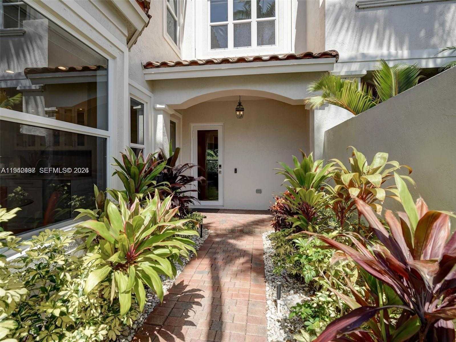 Small Image of 963 SOUTH HARBOR VW S, Hollywood Number 4