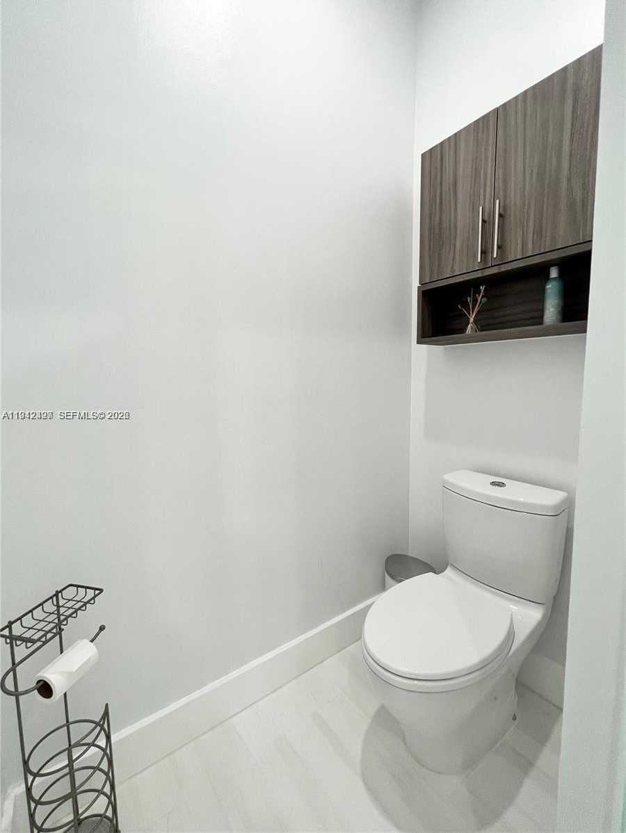 Small Image of 963 SOUTH HARBOR VW S, Hollywood Number 41