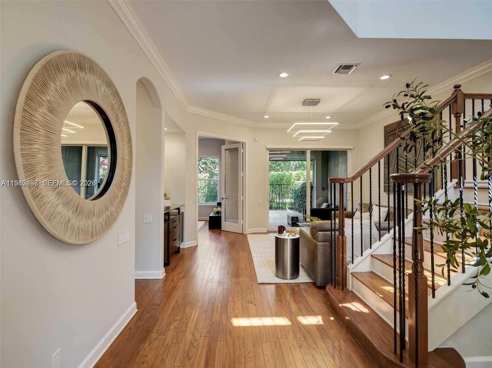 Small Image of 963 SOUTH HARBOR VW S, Hollywood Number 5