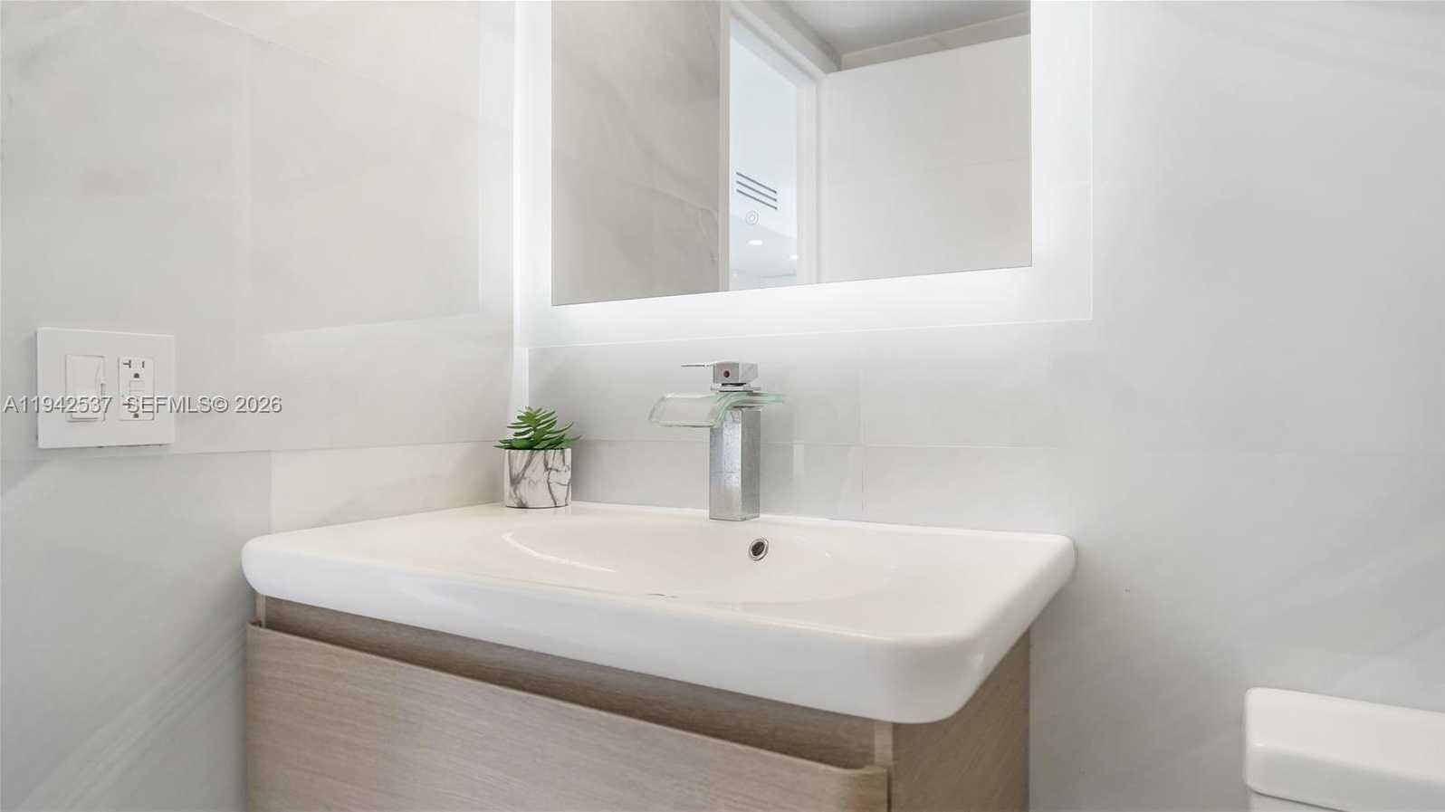 Small Image of 2017 SOUTH OCEAN DR #1206, Hallandale Beach Number 33