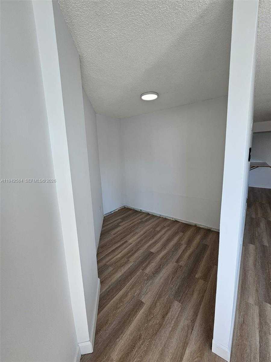 Small Image of 7135 COLLINS AVE #1011, Miami Beach Number 16