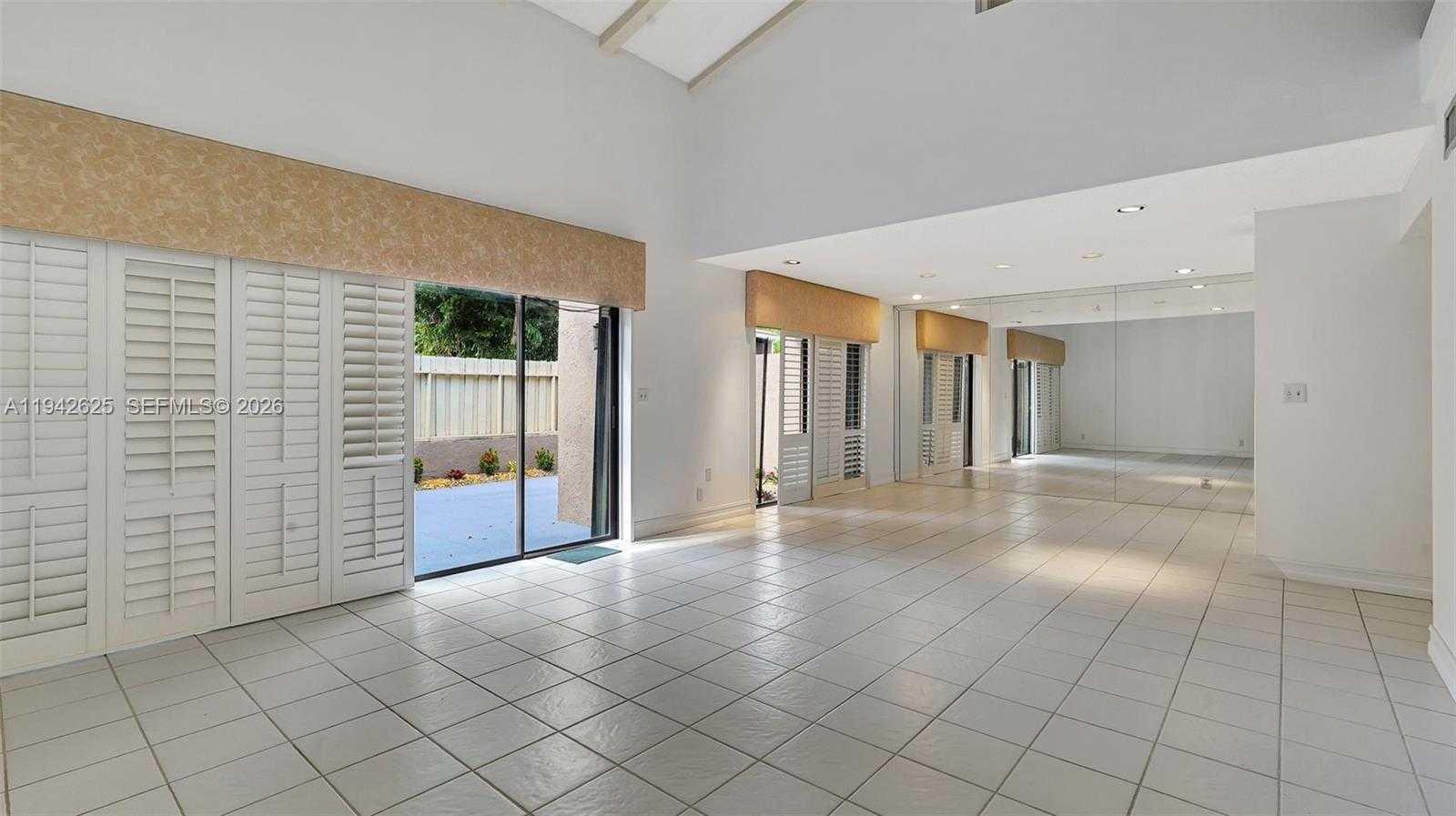 Small Image of 205 DUNWOODY LN #17-85, Hollywood Number 21