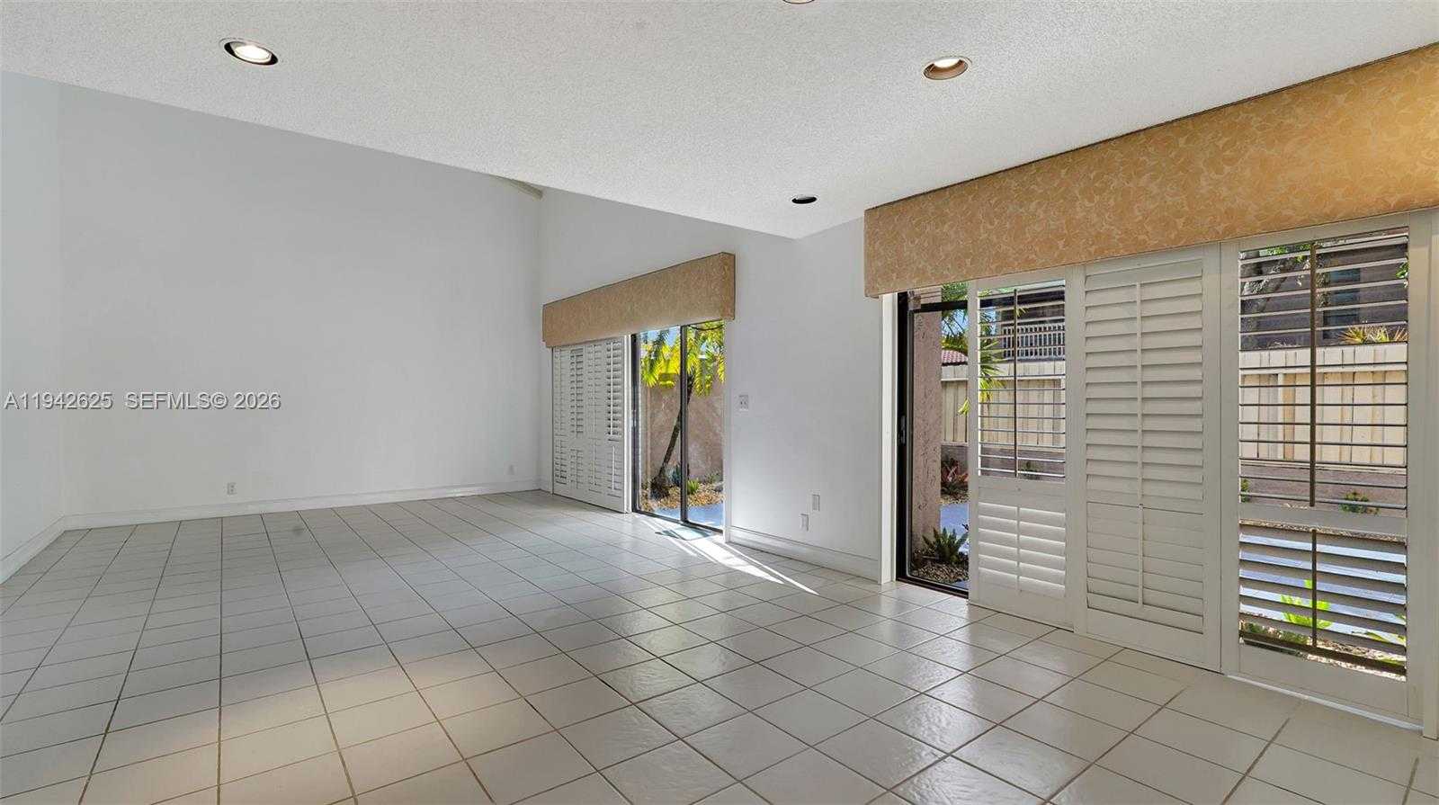 Small Image of 205 DUNWOODY LN #17-85, Hollywood Number 24