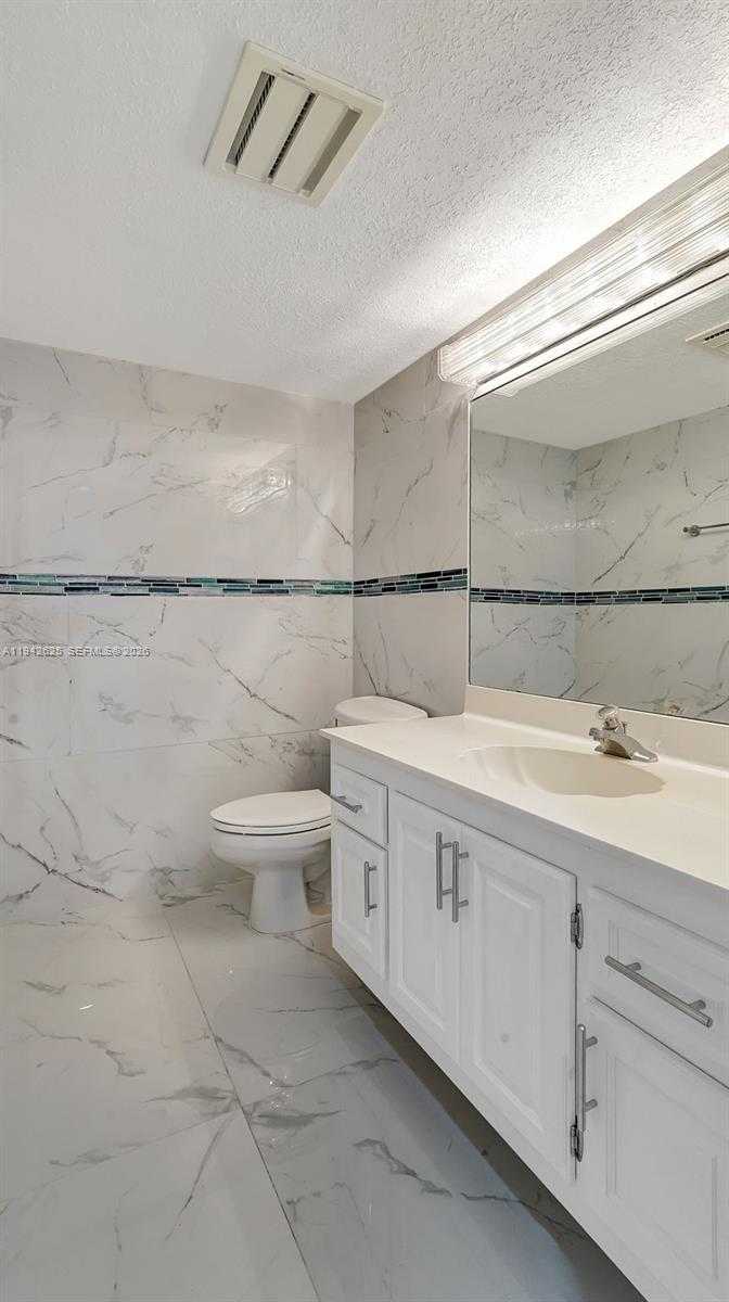 Small Image of 205 DUNWOODY LN #17-85, Hollywood Number 28