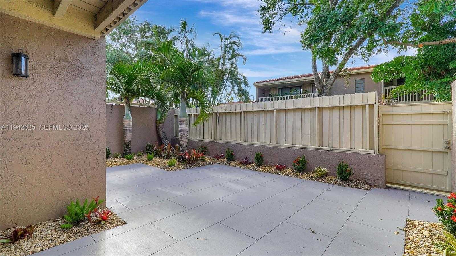 Small Image of 205 DUNWOODY LN #17-85, Hollywood Number 30