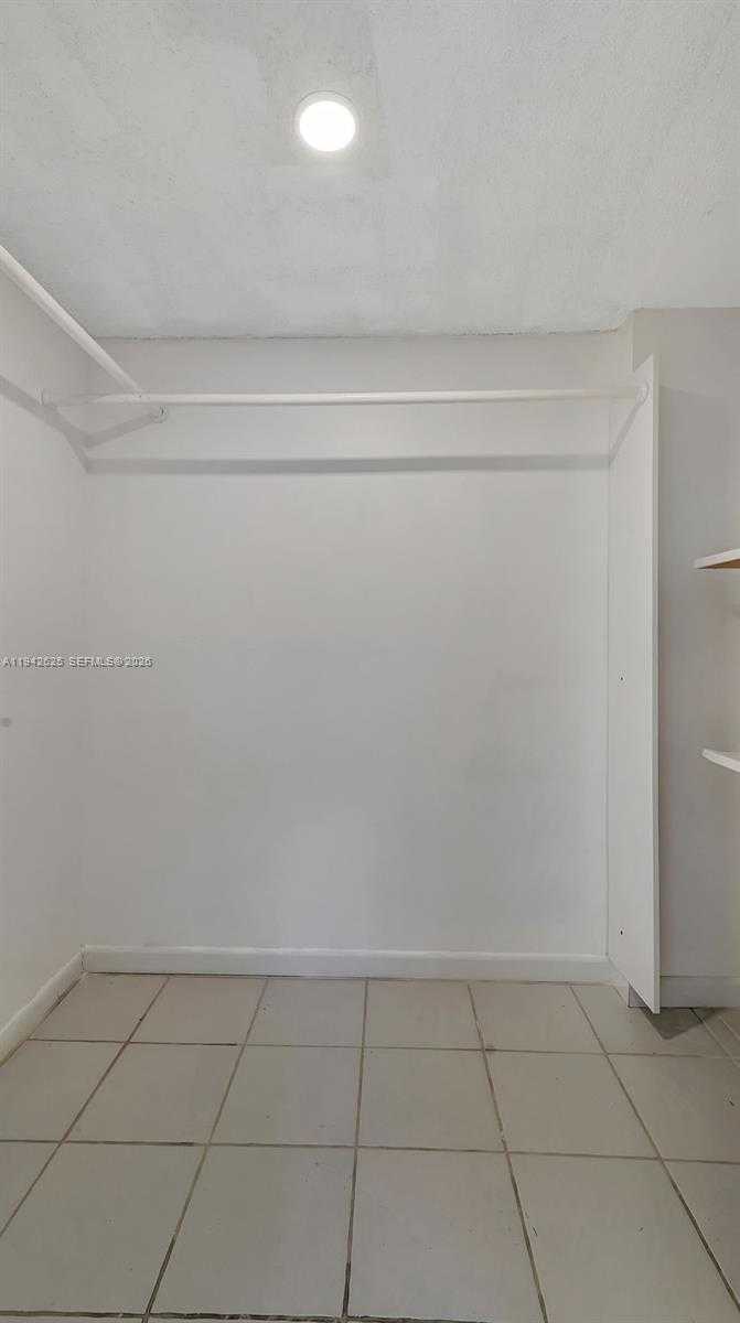 Small Image of 205 DUNWOODY LN #17-85, Hollywood Number 32