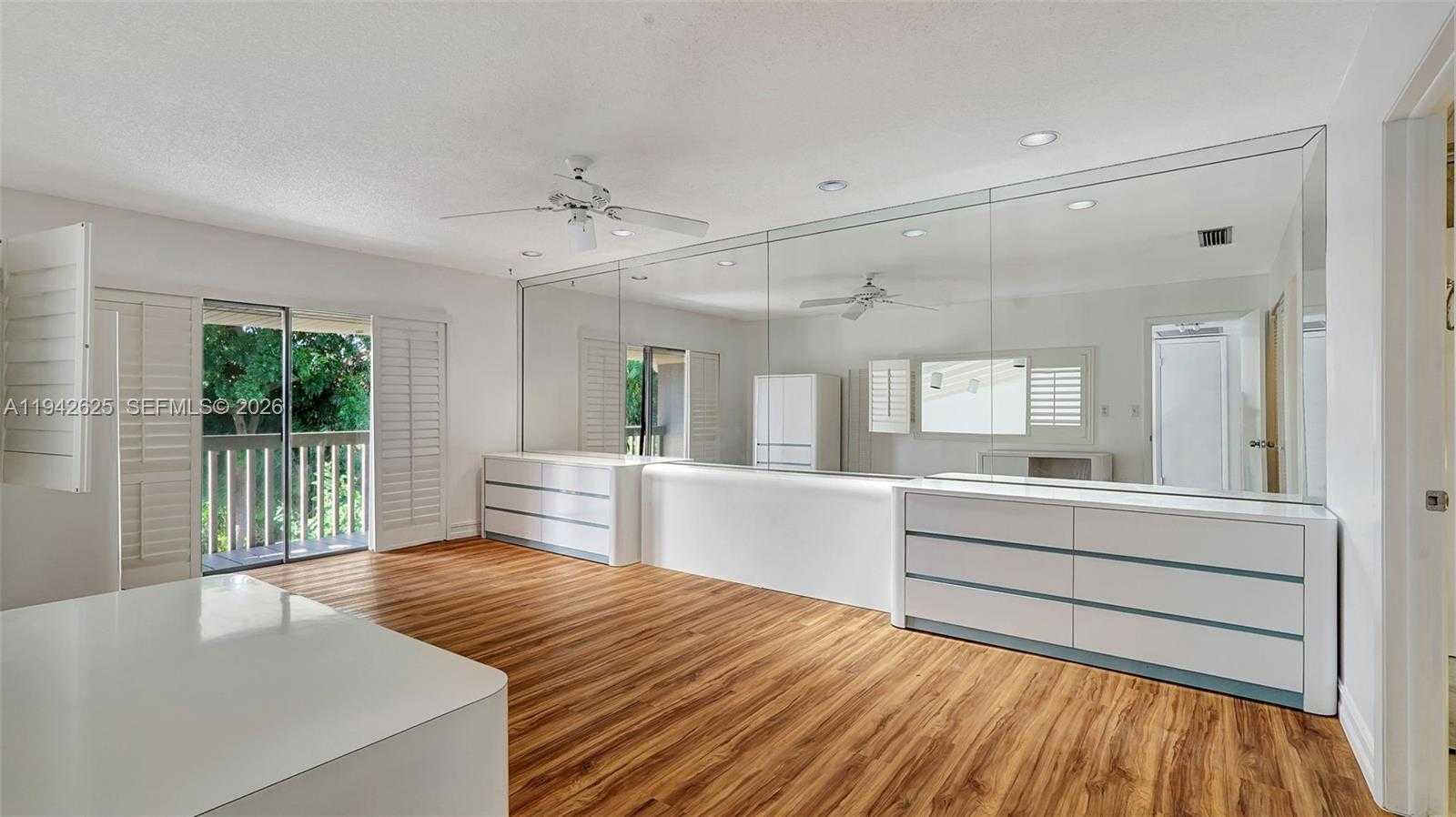 Small Image of 205 DUNWOODY LN #17-85, Hollywood Number 40