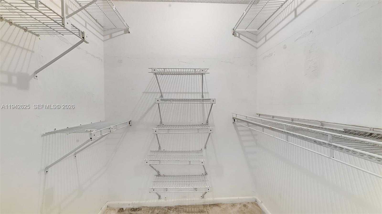 Small Image of 205 DUNWOODY LN #17-85, Hollywood Number 44