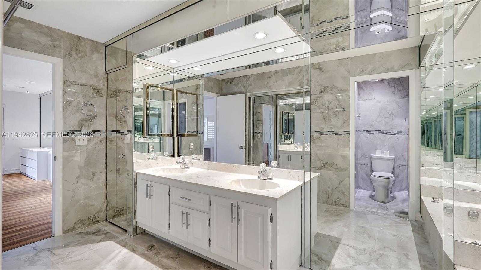 Small Image of 205 DUNWOODY LN #17-85, Hollywood Number 45