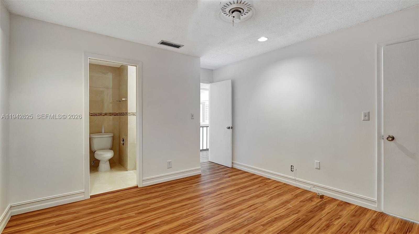 Small Image of 205 DUNWOODY LN #17-85, Hollywood Number 49