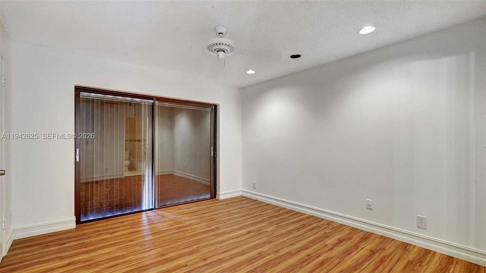 Small Image of 205 DUNWOODY LN #17-85, Hollywood Number 50