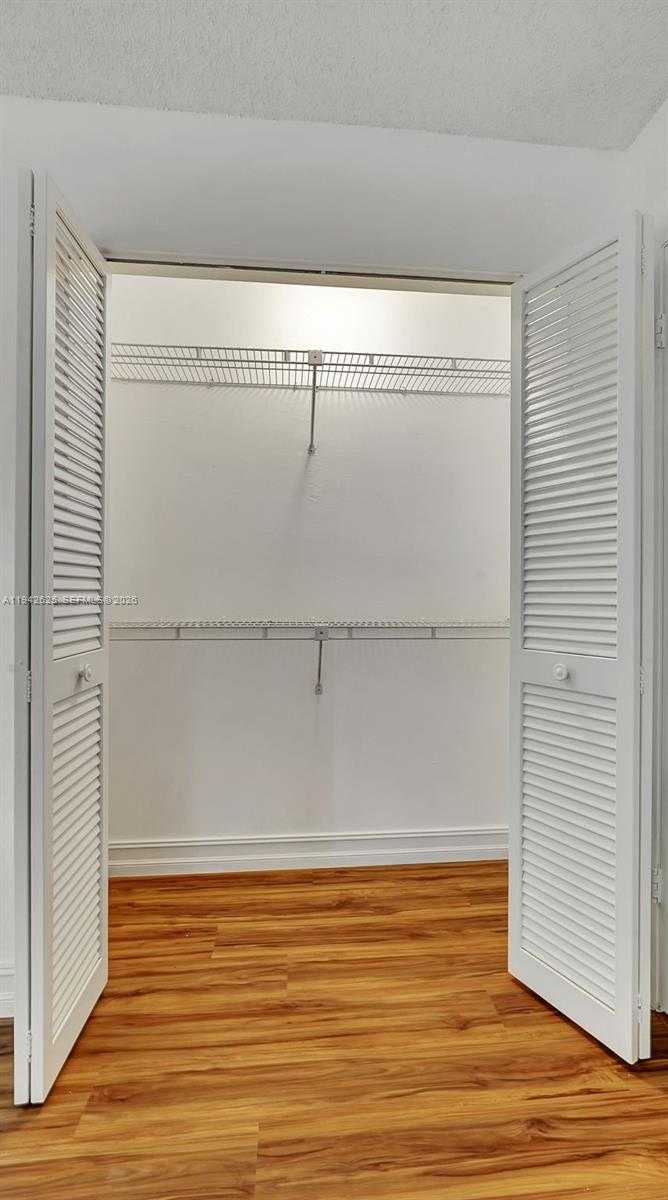 Small Image of 205 DUNWOODY LN #17-85, Hollywood Number 51