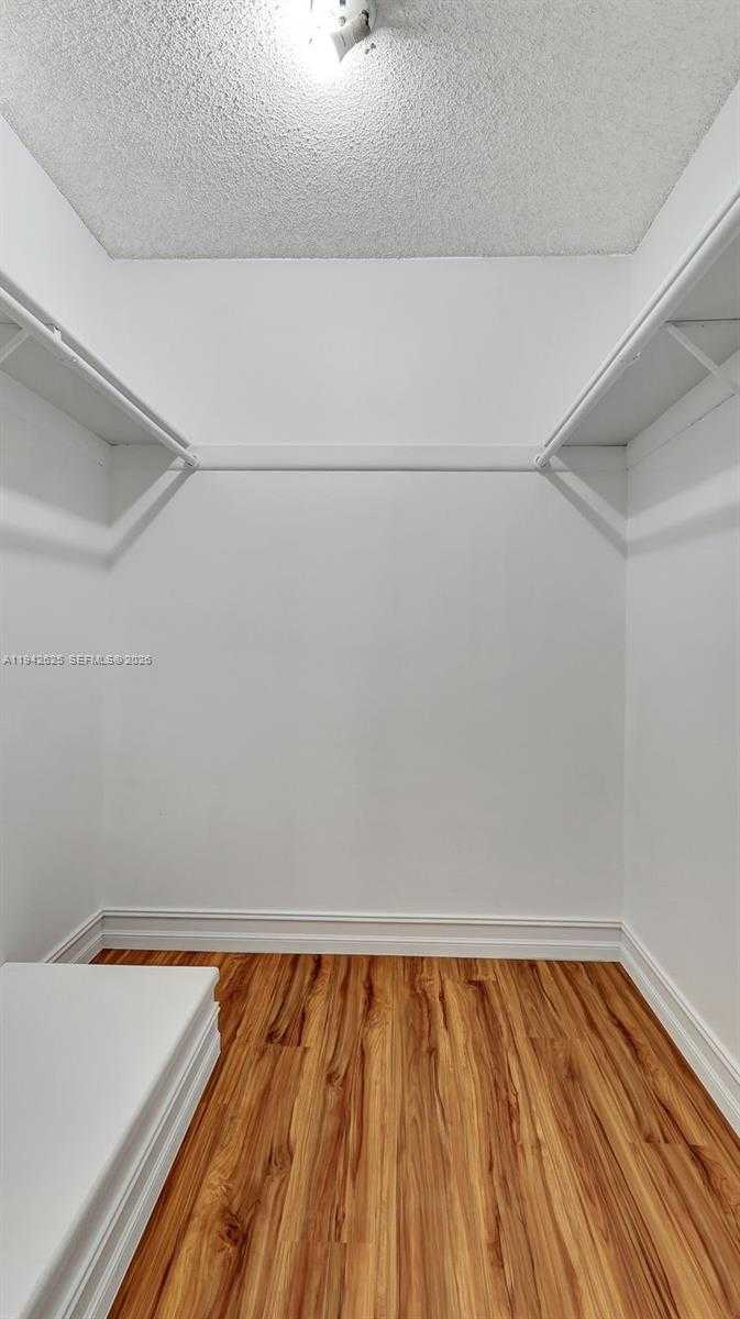 Small Image of 205 DUNWOODY LN #17-85, Hollywood Number 55