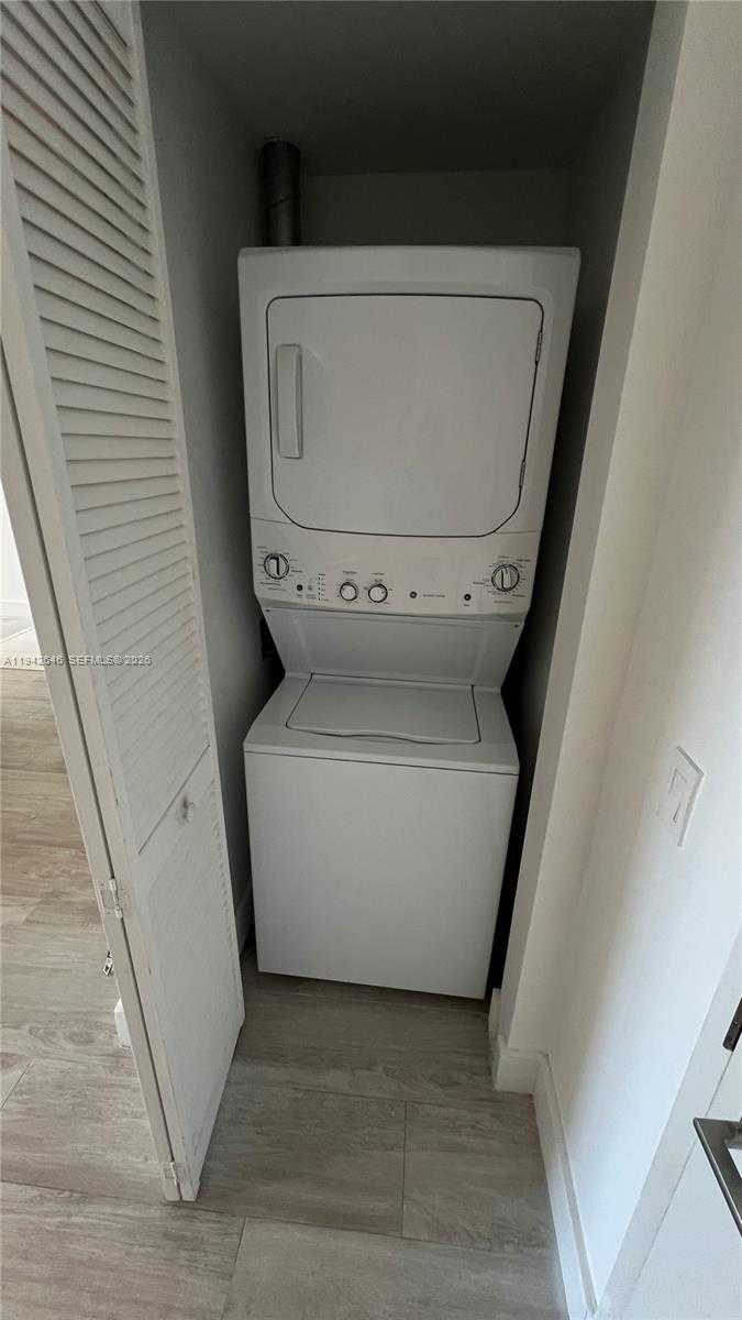 Small Image of 121 NORTH EAST 34TH ST #1103, Miami Number 16