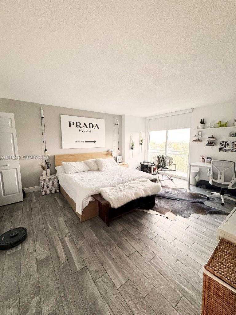 Small Image of 3000 CORAL WAY #703, Miami Number 11