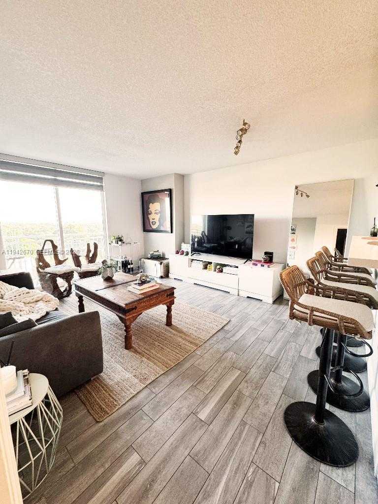 Small Image of 3000 CORAL WAY #703, Miami Number 4