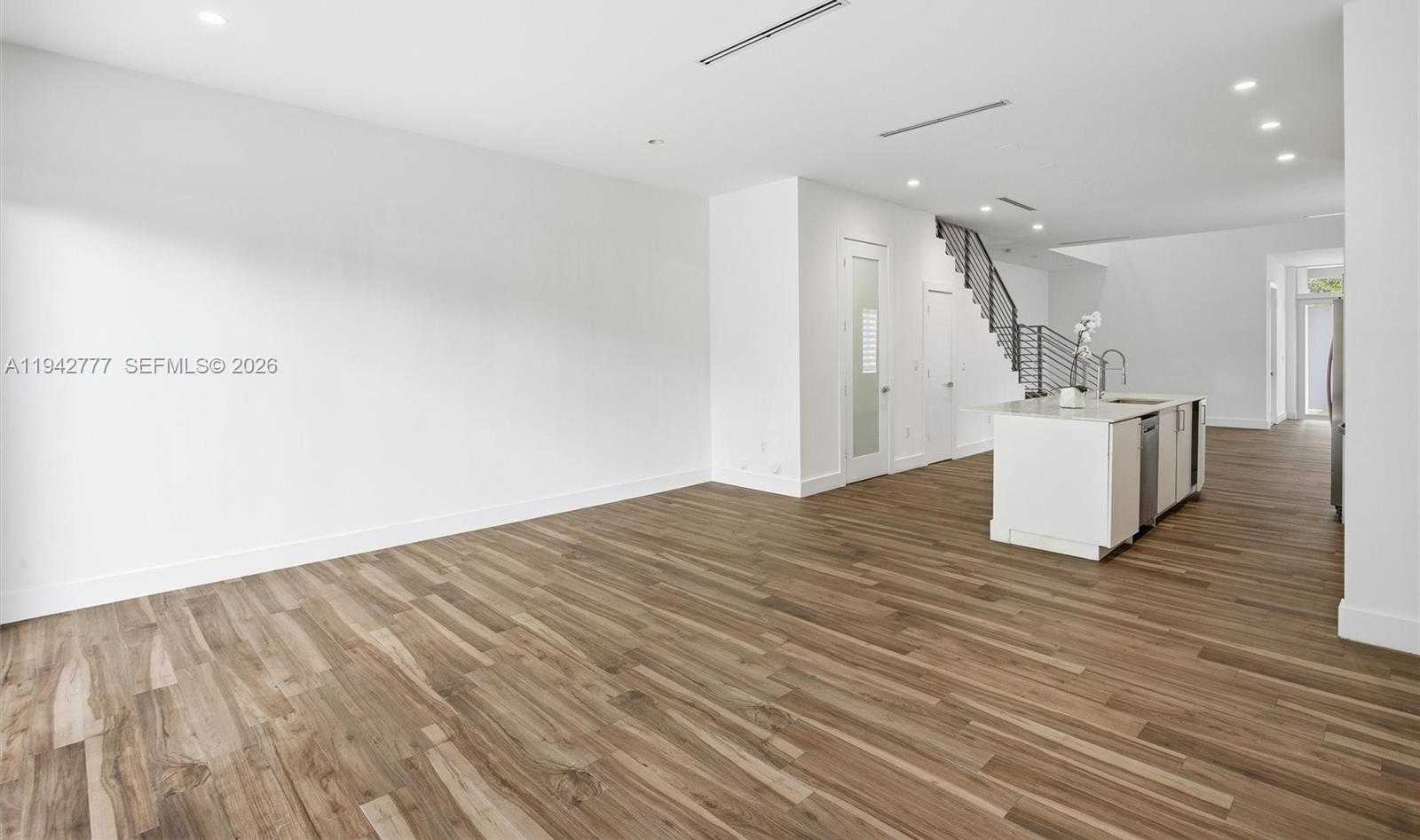 Small Image of 2852 SOUTH WEST 32ND CT #2852, Miami Number 15