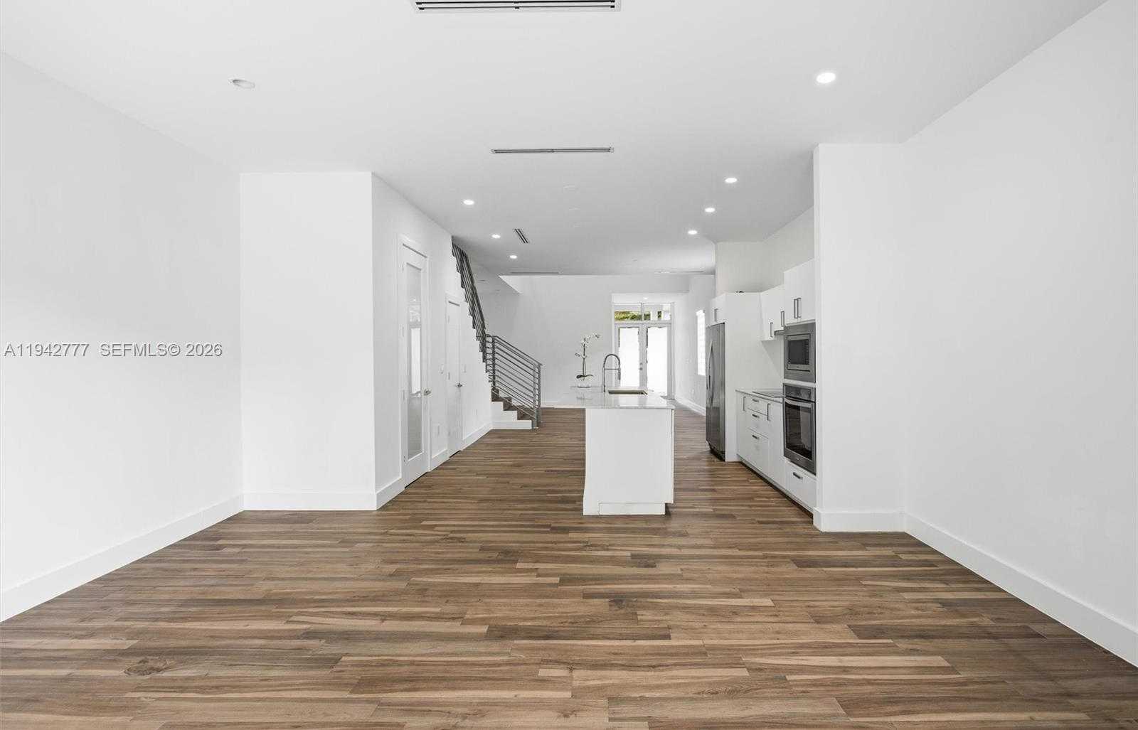 Small Image of 2852 SOUTH WEST 32ND CT #2852, Miami Number 16