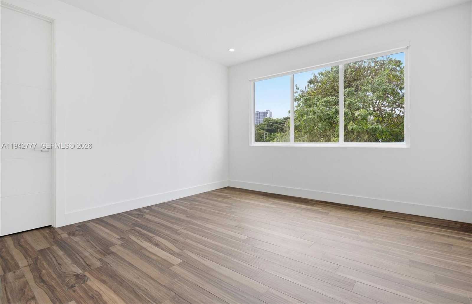 Small Image of 2852 SOUTH WEST 32ND CT #2852, Miami Number 21