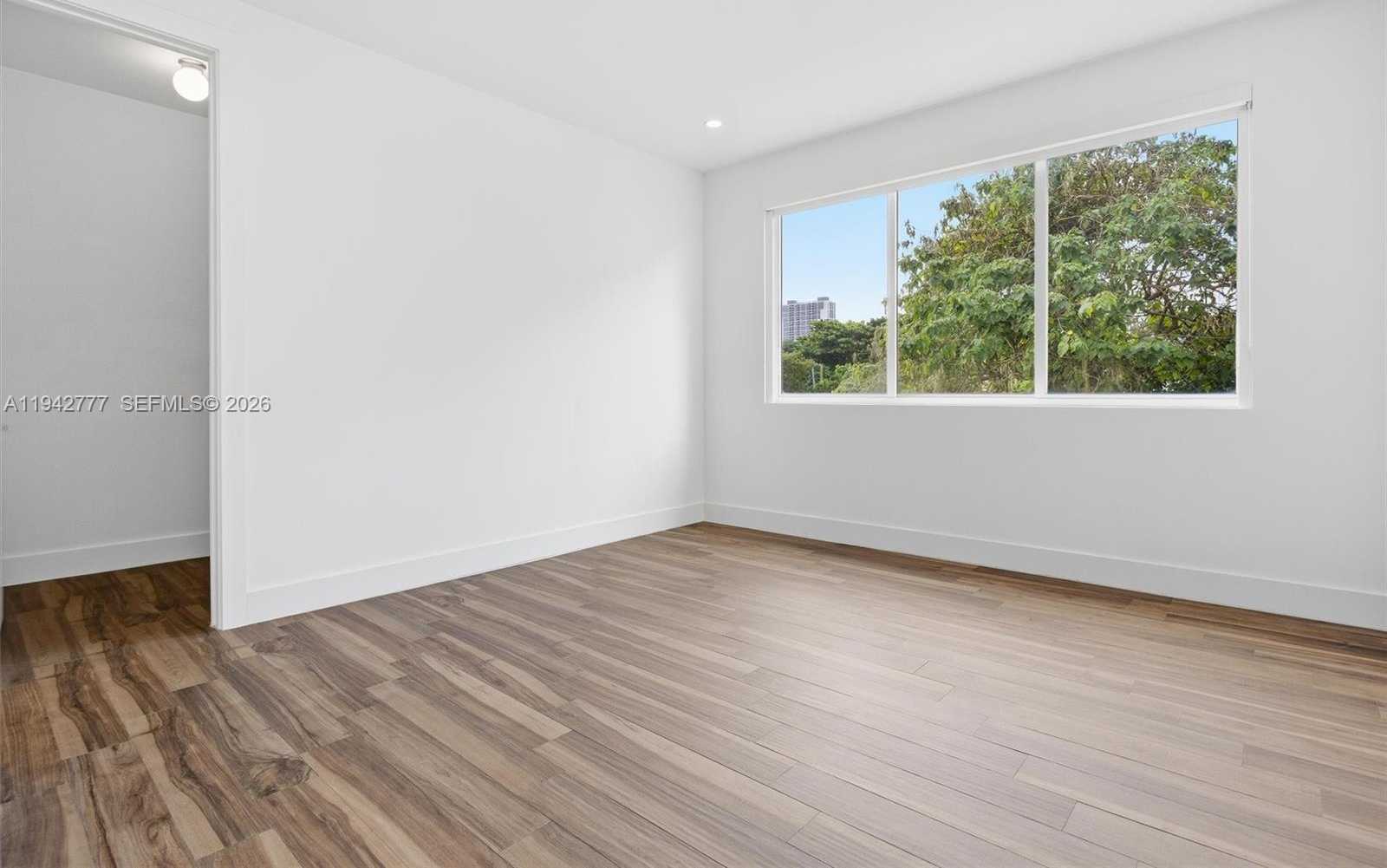 Small Image of 2852 SOUTH WEST 32ND CT #2852, Miami Number 22