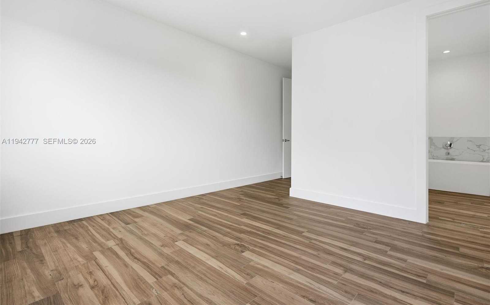 Small Image of 2852 SOUTH WEST 32ND CT #2852, Miami Number 24