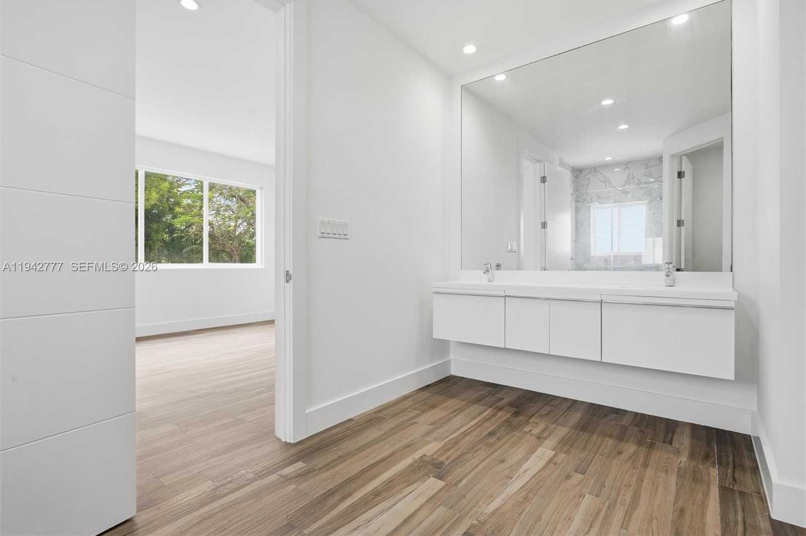 Small Image of 2852 SOUTH WEST 32ND CT #2852, Miami Number 28