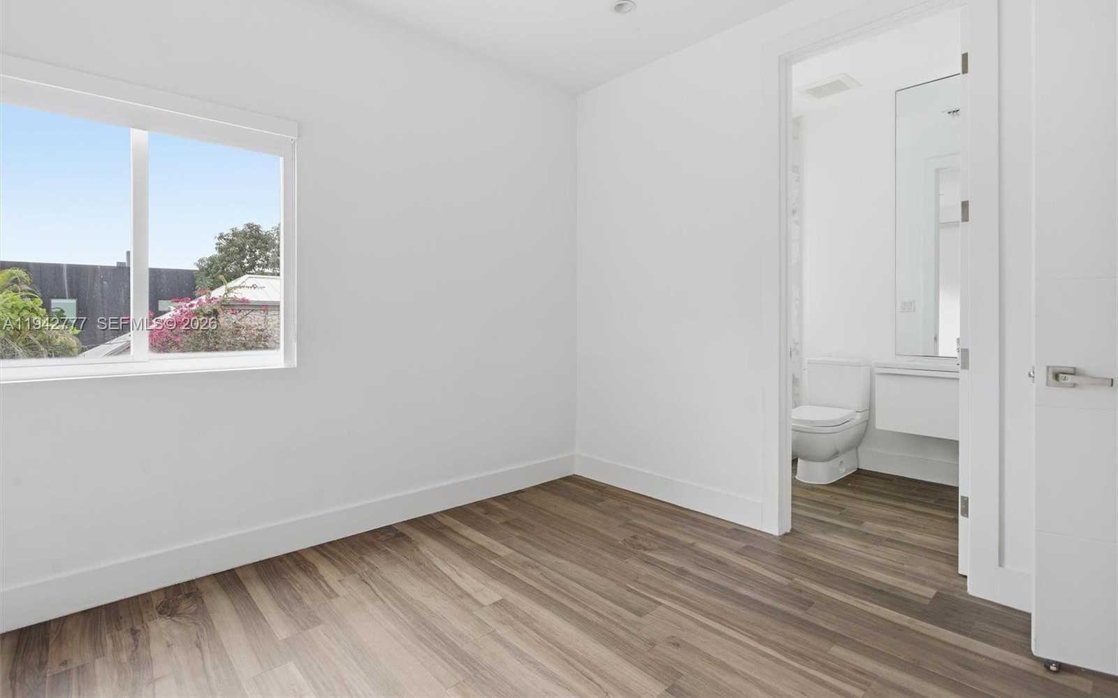 Small Image of 2852 SOUTH WEST 32ND CT #2852, Miami Number 33