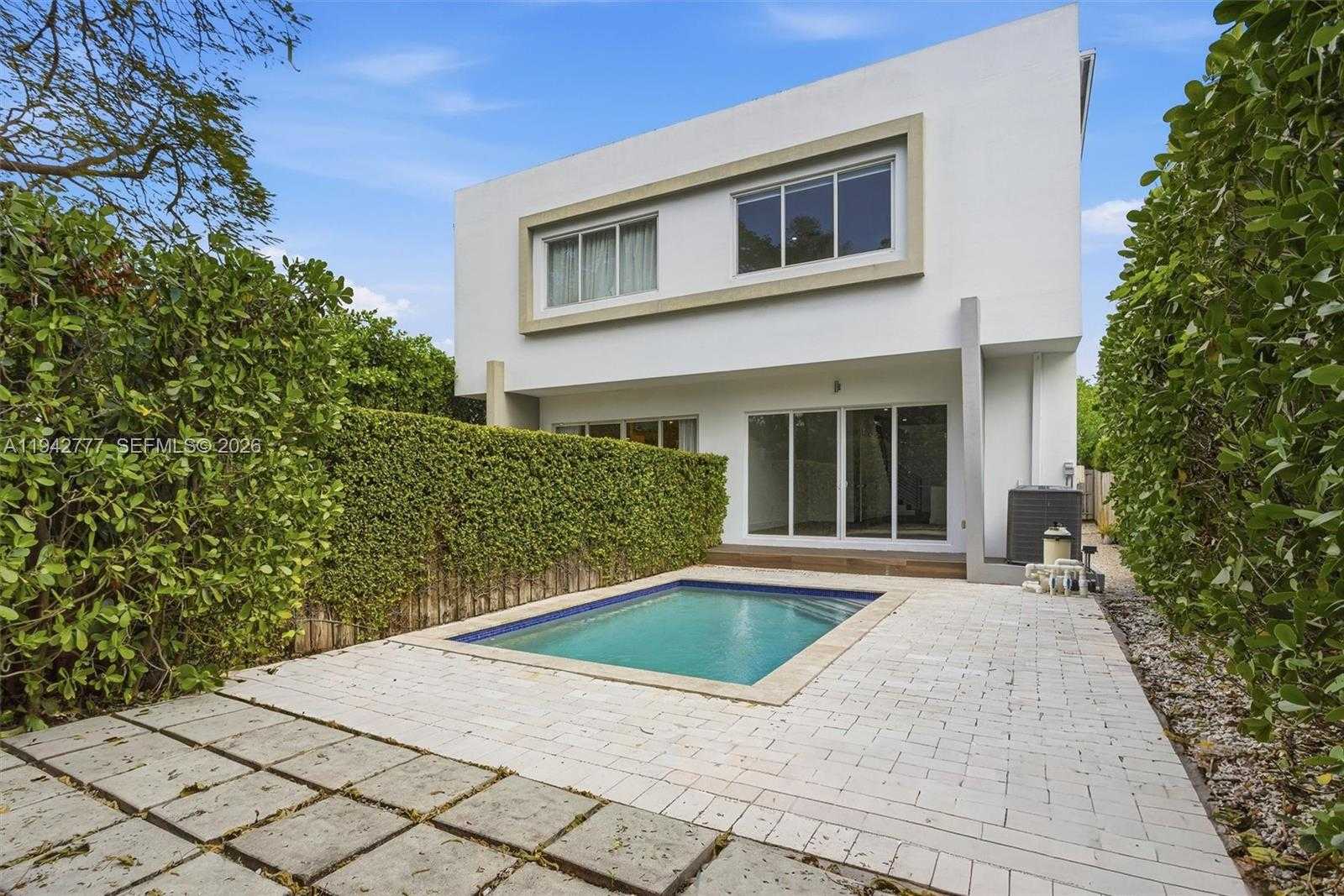 Small Image of 2852 SOUTH WEST 32ND CT #2852, Miami Number 7