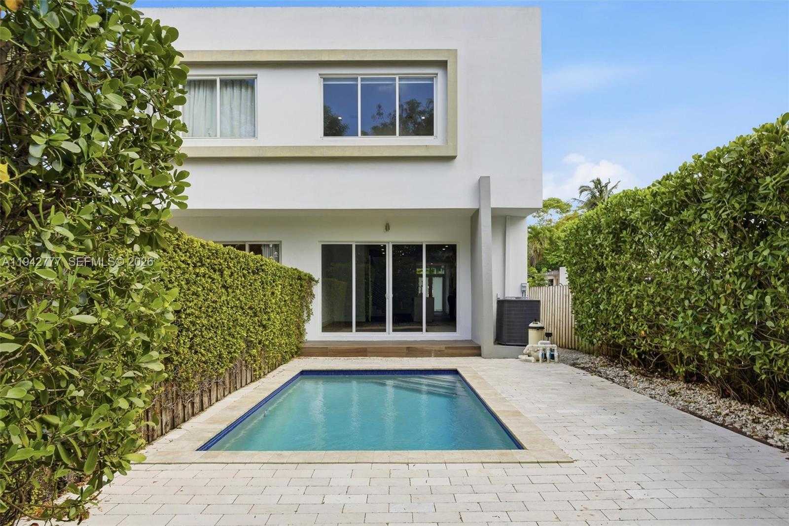 Small Image of 2852 SOUTH WEST 32ND CT #2852, Miami Number 8