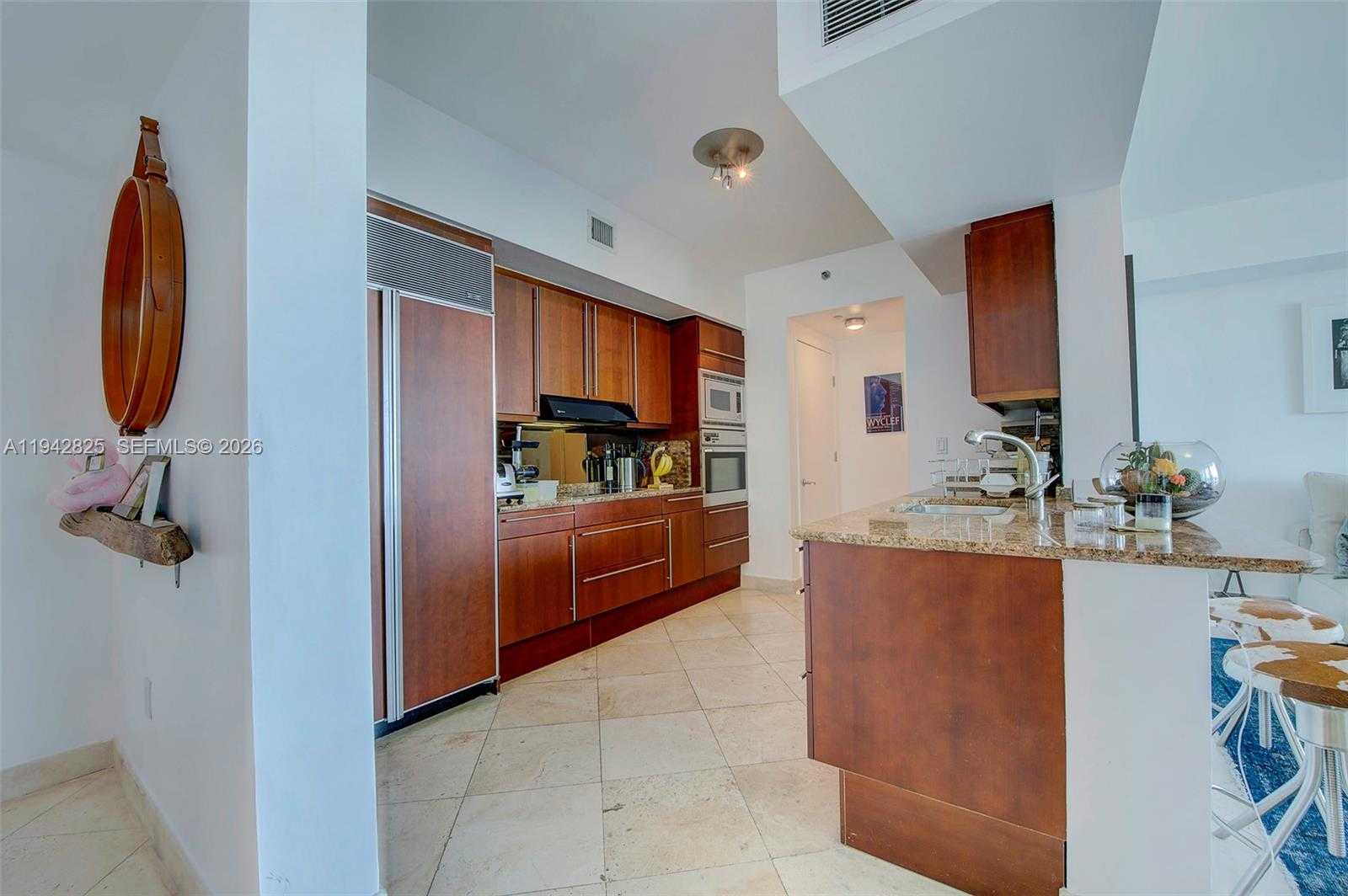 Small Image of 1000 SOUTH POINTE DR #1406, Miami Beach Number 10